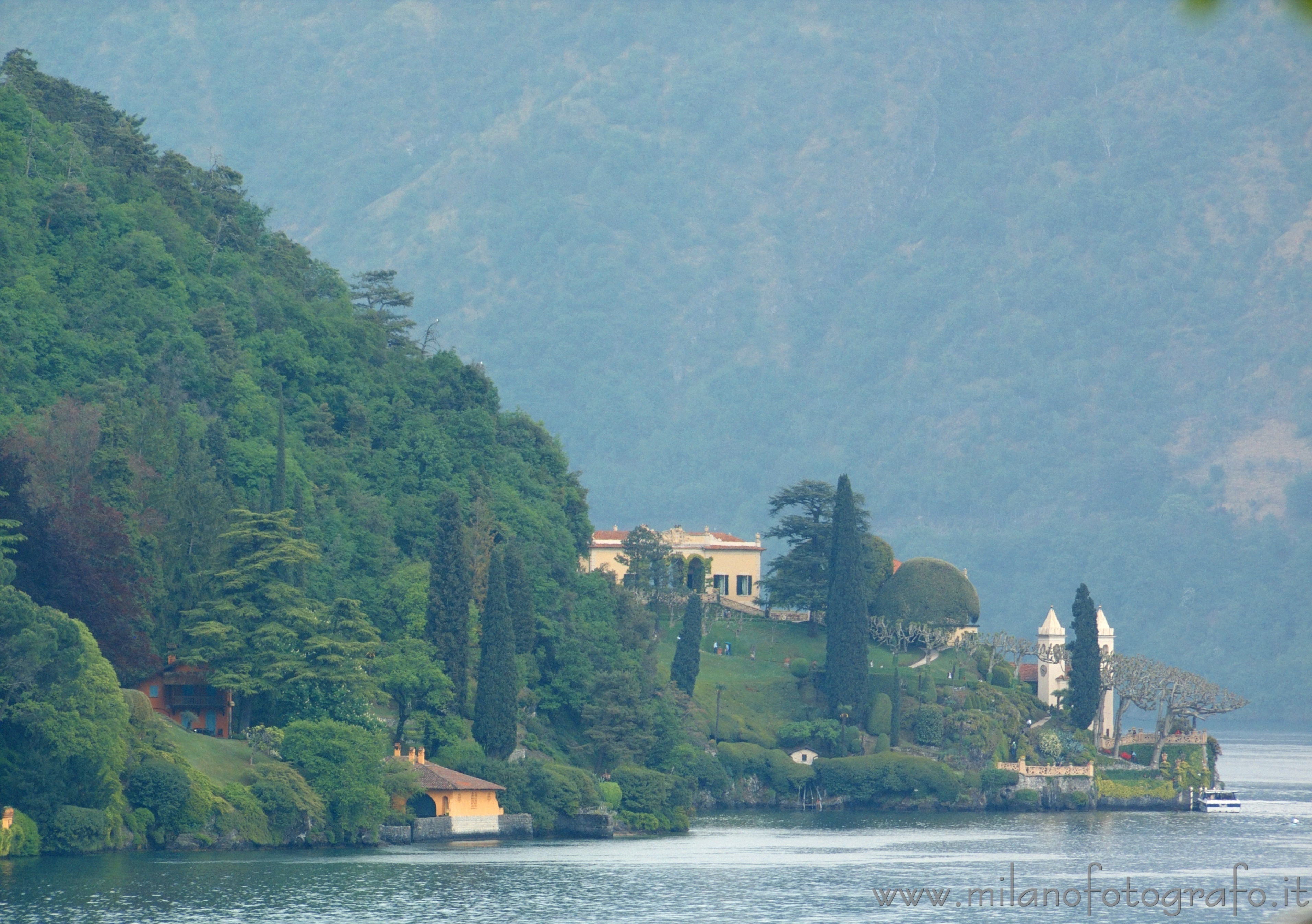 Isola Comacina (Como) - Villa Balbianello vista dall'isola